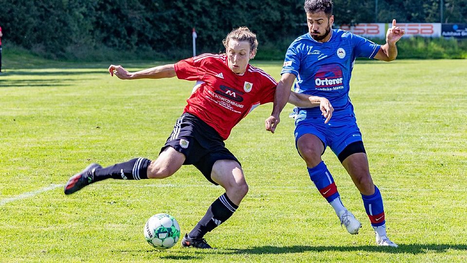 Auf den Einsatz von Top-Torschützen Samet Yilmazer (r.) hofft der FC Rottach Egern im Spitzenspiel gegen die DJK Darching. Dann könnte es auch wieder zum Duell mit Vitus Jaschke kommen.