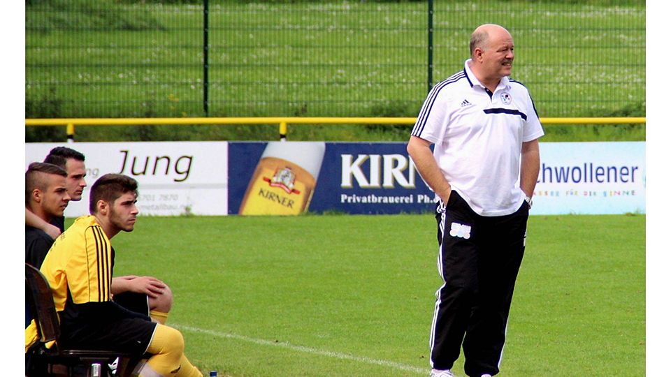 Strebt mit dem VfL Rüdesheim erneut den Klassenerhalt in der Bezirksliga Nahe an: VfL-Abteilungsleiter Werner Ehle (rechts)  (Foto: Marcel Fennel)