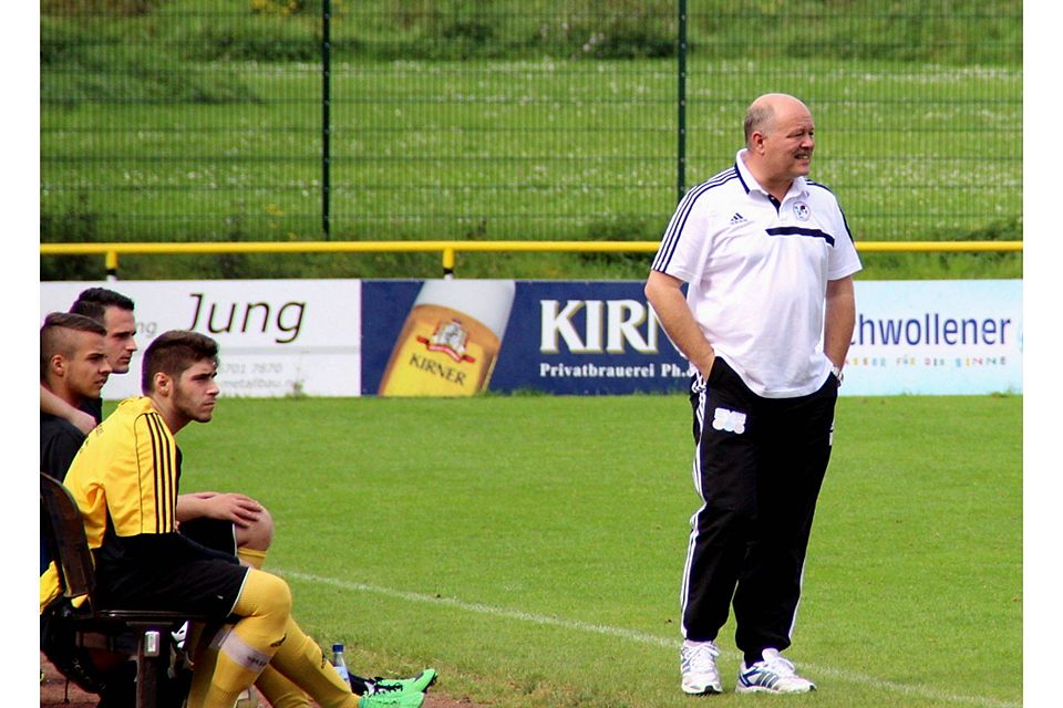 Strebt mit dem VfL Rüdesheim erneut den Klassenerhalt in der Bezirksliga Nahe an: VfL-Abteilungsleiter Werner Ehle (rechts)  (Foto: Marcel Fennel)
