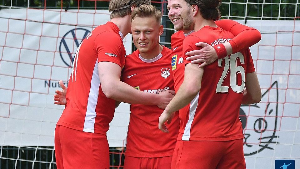 Jonas Telschow (2.v.l.) ist der Westfalens überkreislicher Top-Torjäger der Saison 25/26.
