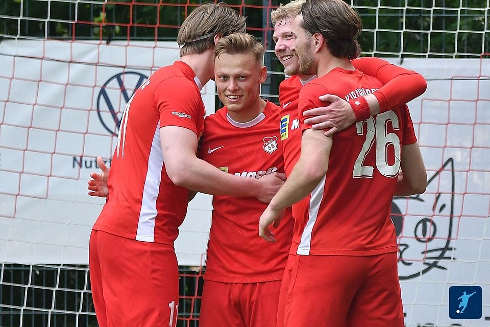 Jonas Telschow (2.v.l.) ist der Westfalens überkreislicher Top-Torjäger der Saison 25/26.
