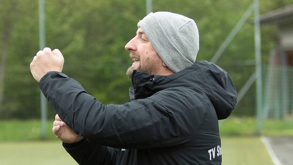 Stück für Stück die Zukunft aufbauen will Stockdorfs Trainer Sven Jäkel – und die Abstiegsrunde im Frühjahr im Optimalfall auf dem ersten Platz abschließen, auf jeden Fall aber mit dem Klassenerhalt in der Tasche. A-Foto: Andrea Jaksch