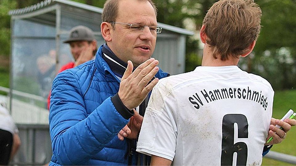 Thomas Luichtl (links mit Michael Hubl), Trainer des SV Hammerschmiede, beendet zum Saisonende seine Tätigkeit. Sein Nachfolger wird Thomas Bock.  Foto: Klaus Rainer Krieger