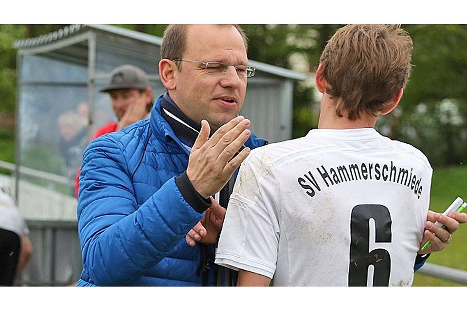 Thomas Luichtl (links mit Michael Hubl), Trainer des SV Hammerschmiede, beendet zum Saisonende seine Tätigkeit. Sein Nachfolger wird Thomas Bock.  Foto: Klaus Rainer Krieger