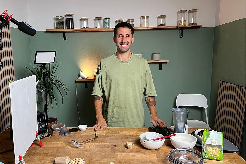 Hier dreht er den Großteil seiner Videos: Giacinto Sibilia in seinem Studio.