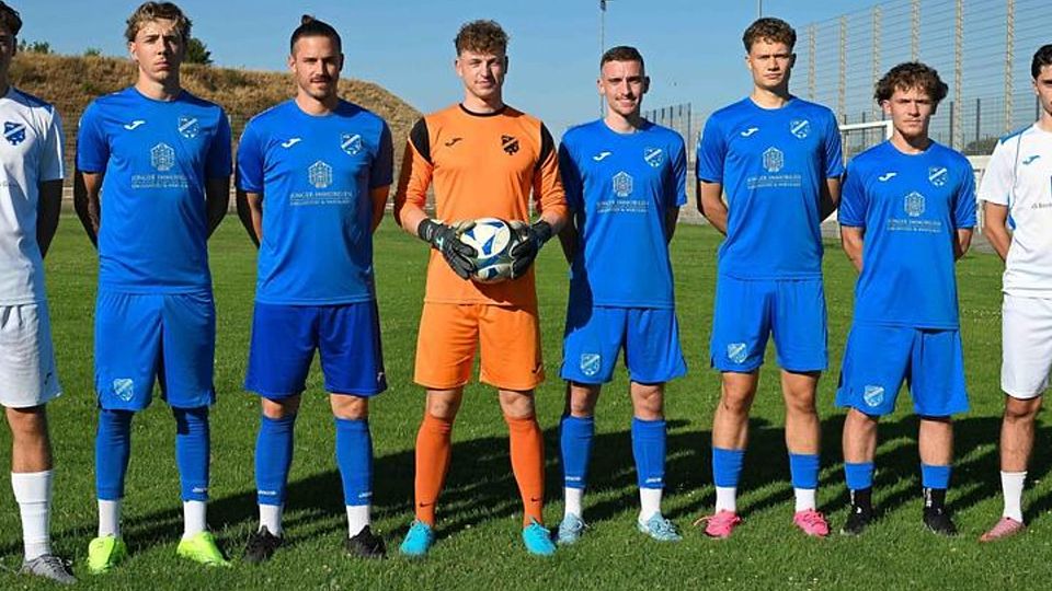 Mit diesen Zugängen startet der VfB Ginsheim als Aufsteiger in die neue Verbandsliga-Saison, von links: Nikolai Loderer, Leon Thurk, Jörg Finger, Simon Marschall, Marlon Koffler, Lio Erhard, Tim Baatz und Emincan Özbek.