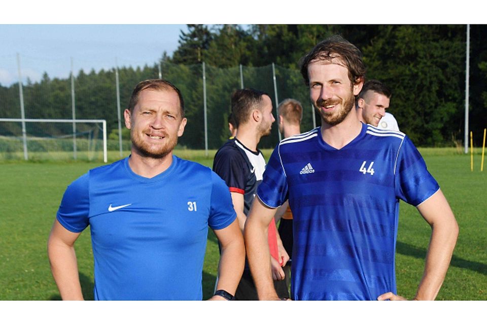 Sind zufrieden: (v.l.) TSV Hartpennings Coach Werner Klinke und sein Co-Trainer Florian Zinsbacher.  Thomas Plettenberg