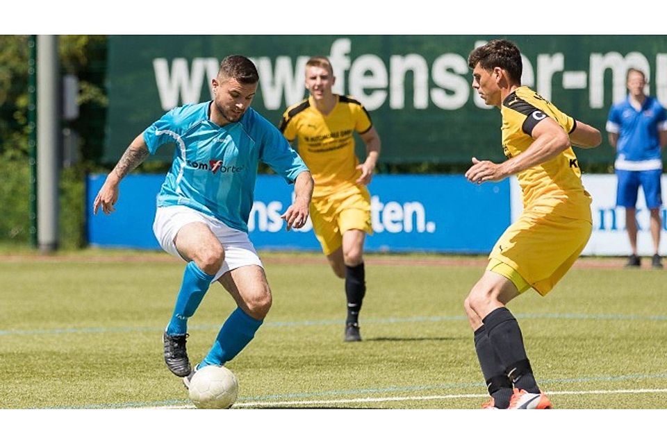Marko Jonjic stoppt den Ball für seinen FC Neu-Anspach II.