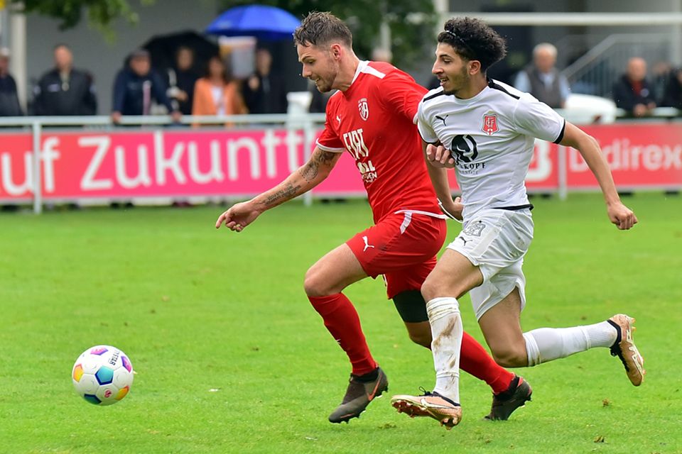 muss sich der FC Auggen dem Freiburger FC mit 1:3 geschlagen geben. Nicolas Zeyer gelingt per Strafstoß das alles entscheidende Tor zum etwas glücklichen Sieg für den Ex-Oberligisten.  | Foto: Daniel Thoma