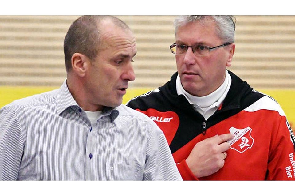 Trainer Herbert Wiest (links) und sein Co Joachim Kessel werden den TSV Aindling verlassen.   F.: Walter Brugger