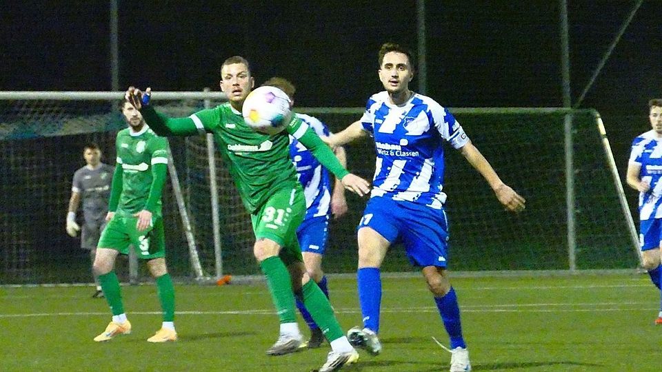 Sowohl die Sportfreunde Uevekoven (in grün), als auch Union Schafhausen will ins Halbfinle.