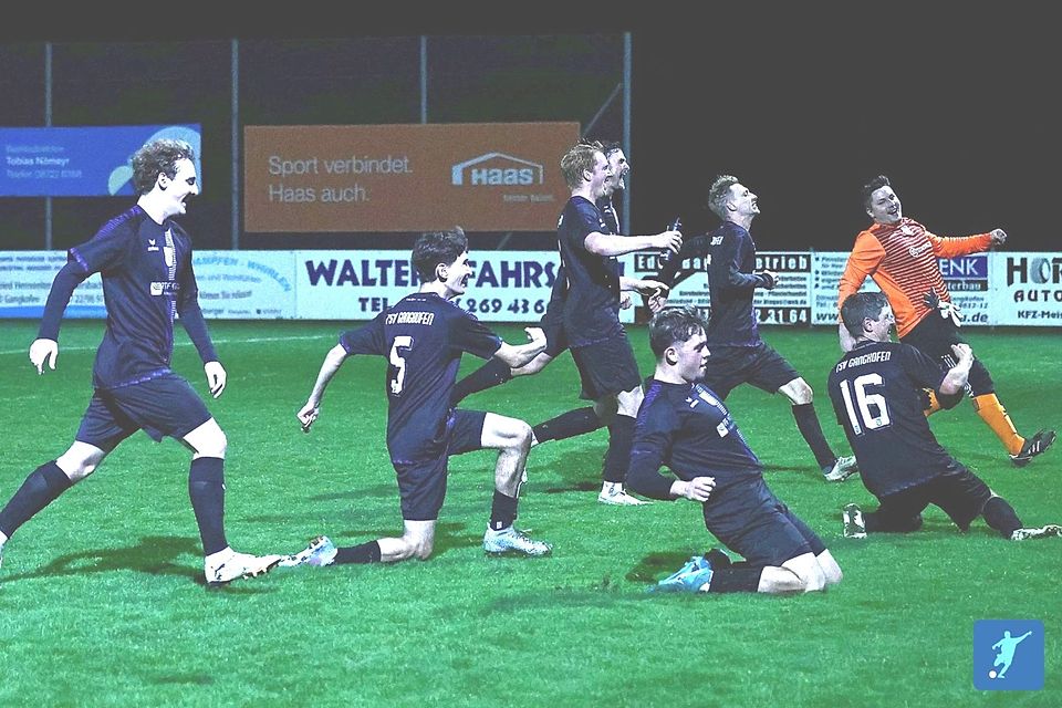 Partystimmung: Ausgelassen feierten die Kicker des TSV Gangkofen den überzeugenden 5:0-Heimsieg gegen den SV Hebertsfelden.