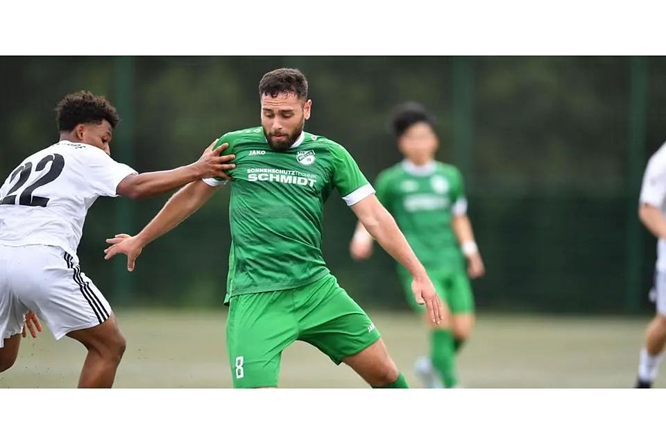 Dogan Caliskan, hier noch im Trikot des VfB Wetter, das er demnächst wieder tragen wird, verhilft den SF/BG Marburg in der Fußball-Verbandsliga Mitte mit seinem späten Jokertor zum 3:0-Endstand gegen den TuS Dietkirchen. (Archivbild) © Jens Kaliske