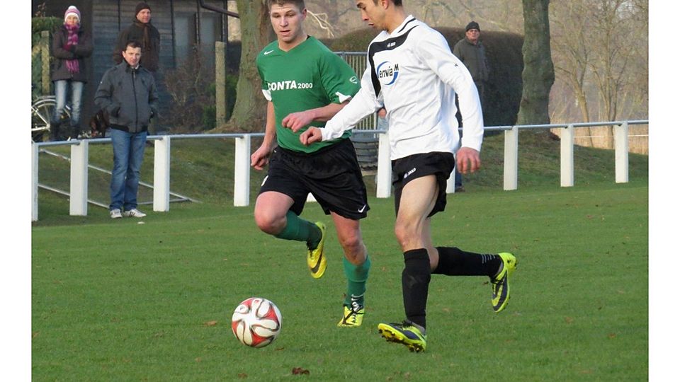 Jan Duong (r.) steht gemeinsam mit zwei Kollegen in der aktuellen FuPa-Elf. F: Voigt