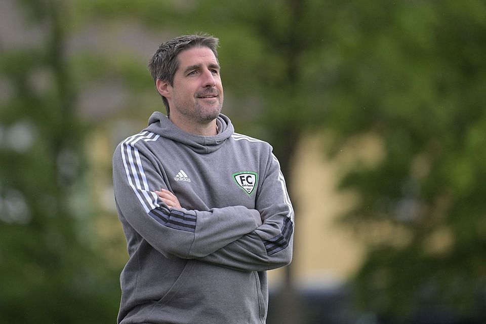 Trainer Christian Zechmann führt mit dem FC OVI-Teunz aktuell das Tableau an.