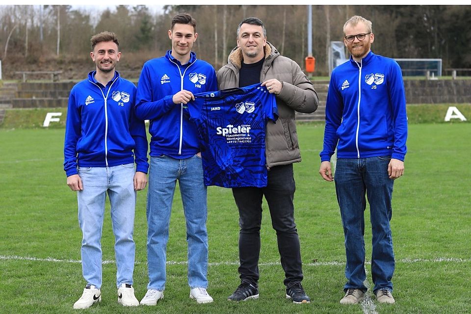 Josip Mijatovic (zweiter von rechts) und Maxi Huber (zweiter von links) werden die SG Griesbach / Steinberg in der kommenden Saison anführen 