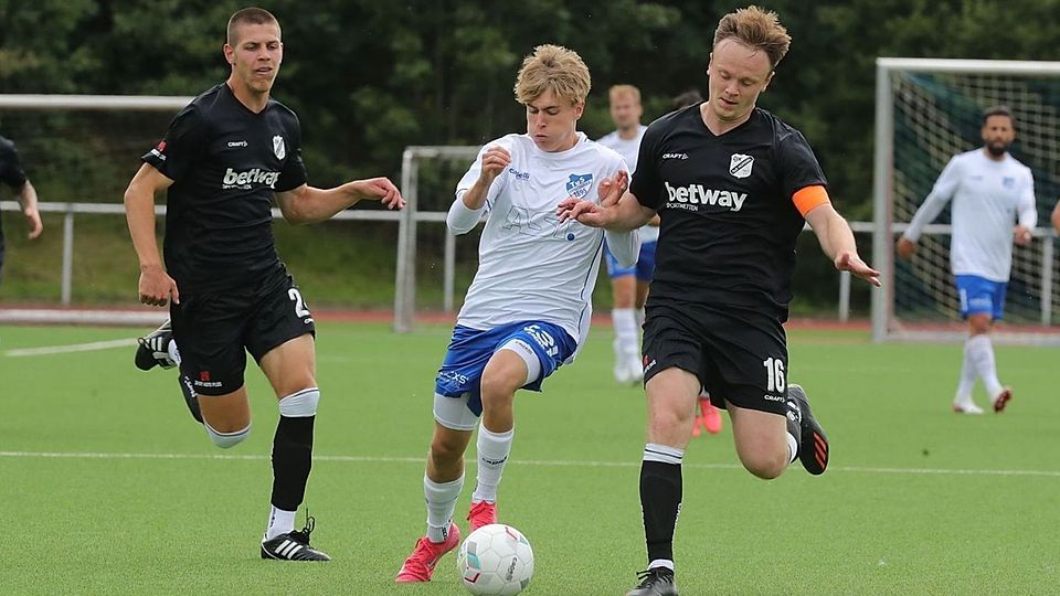 Hordel (in Schwarz) und Erndtebrück gehören zum Top-Quartett der Westfalenliga 2.