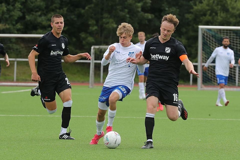 Hordel (in Schwarz) und Erndtebrück gehören zum Top-Quartett der Westfalenliga 2.