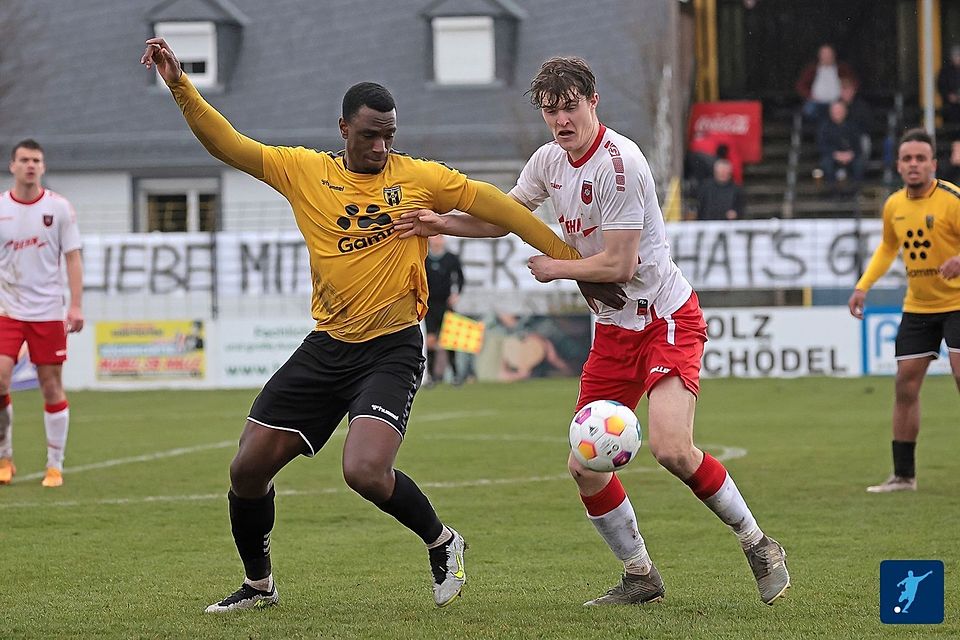 Auch Jean Paul Uzuamaka Ajala-Alexis (li.) hat die SpVgg Bayern Hof verlassen. Auch Jean Paul Uzuamaka Ajala-Alexis (li.) hat die SpVgg Bayern Hof verlassen.