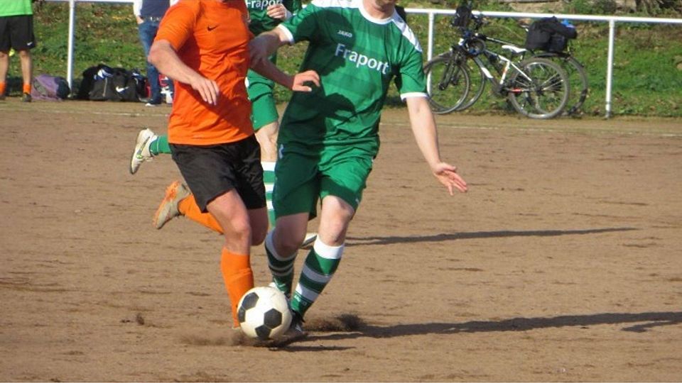 Die Kicker des FV Hassia Kempten (in grün) sind das einzige Team, das bisher noch keinen Punktverlust hinnehmen musste. Archivbild: Marth