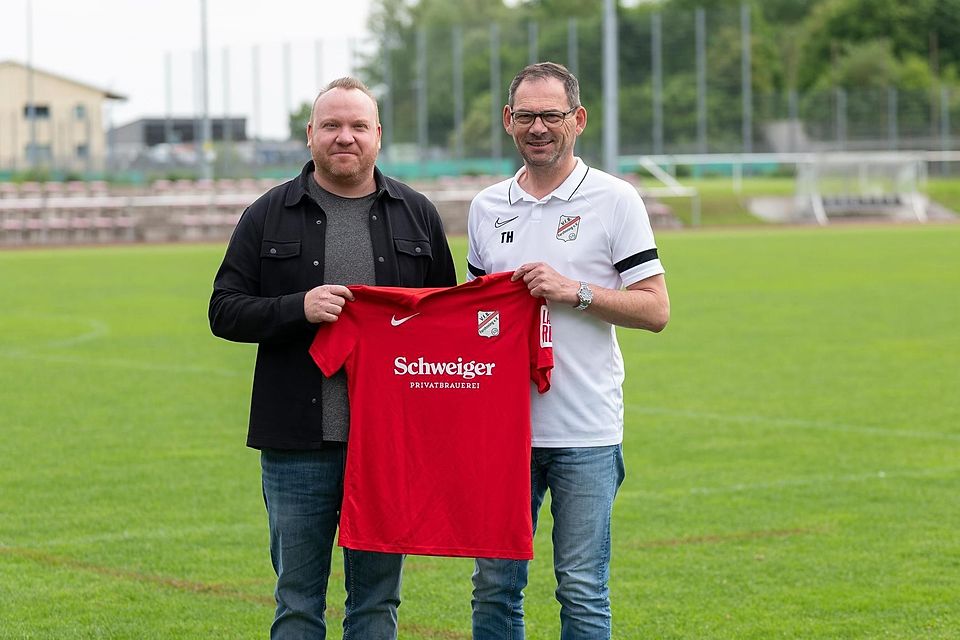 Neuling aus der Nachbarschaft: Trainer Gerhard Lösch (li.) wurde von VfB-Fußballchef Thomas Herndl willkommen geheißen. Die Planungen laufen bereits.