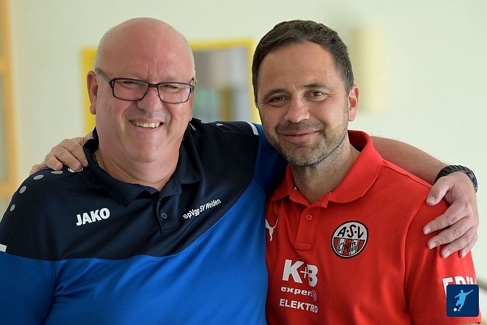 Für Cham-Trainer Farum Maloku (rechts, daneben Weidens Coach Rüdiger Fuhrmann) trifft auf seinen Heimatverein.