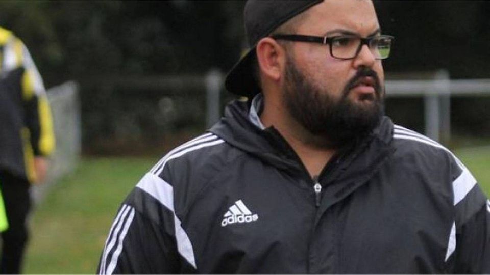 Dalay Kökner legt sein Amt als Trainer nieder. In der kommenden Saison wird er die SpVgg Röhrmoos als Sportlicher Leiter unterstützen. Dalay Kökner