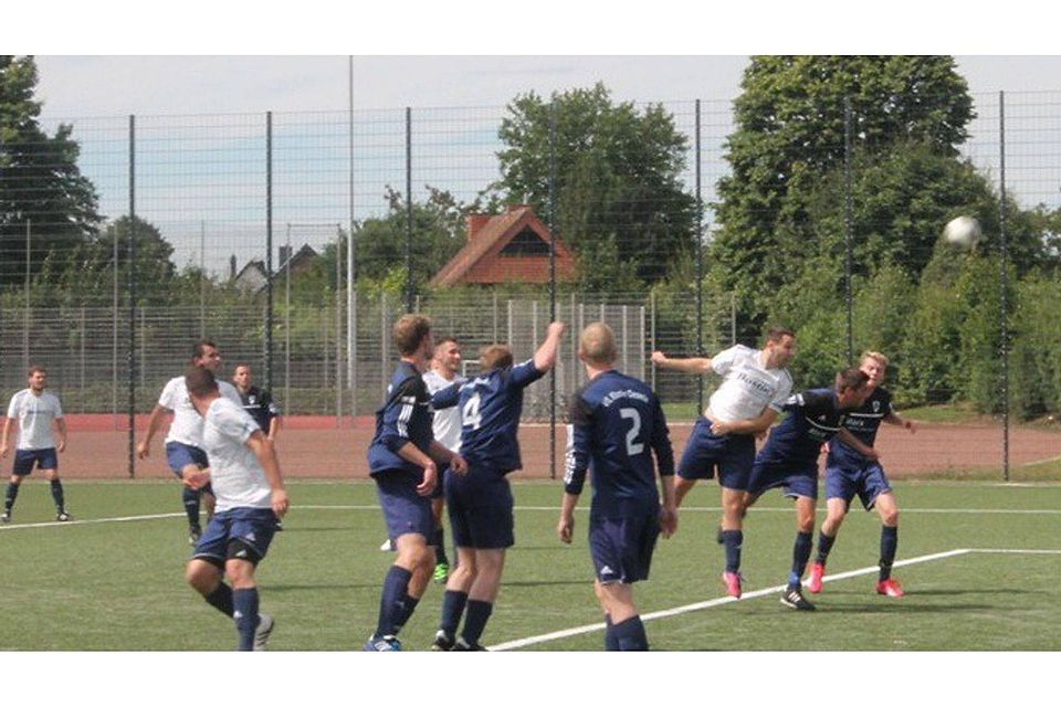 Die TSG Dissen II (in weiß) zeigte sich zuletzt in Topform, es gab sieben Siege in Serie. Jetzt geht es zum Tabellenführer nach Schwege. Foto: André Rothe
