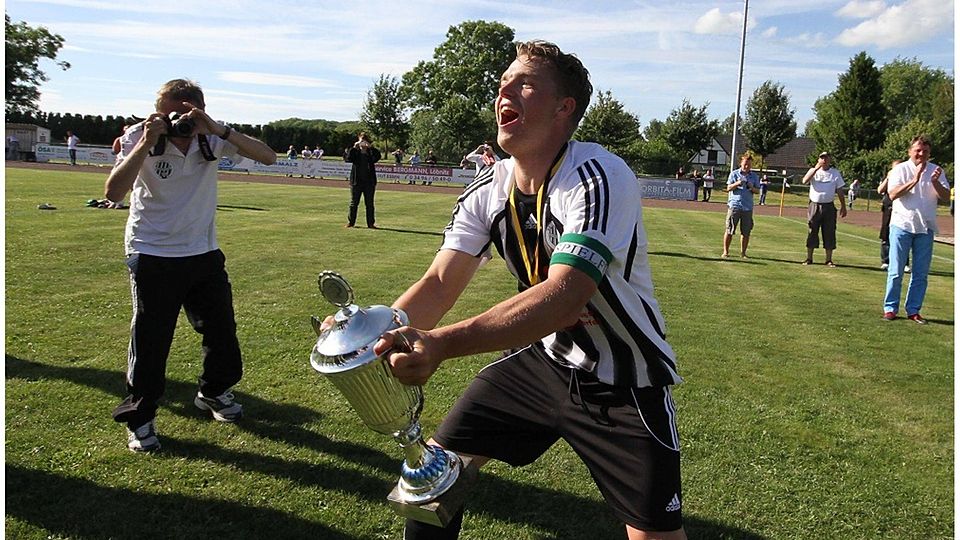Um auch in dieser Saison den Pokal überreicht zu bekommen, muß die Sandersdorfer Reserve erst die Hürde CfC Germania meistern!Foto(Archiv): Thomas Rinke