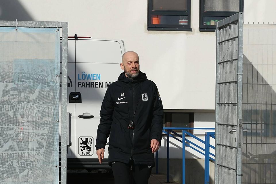 Steht im Club ziemlich alleine da: Löwen-Sportchef und Interimstrainer Günther Gorenzel.