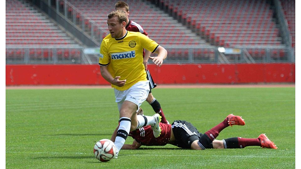 Was macht Goalgetter Dominik Stolz? Bleibt er ...? F: Mularczyk