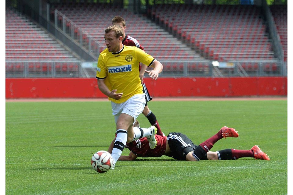 Was macht Goalgetter Dominik Stolz? Bleibt er ...? F: Mularczyk