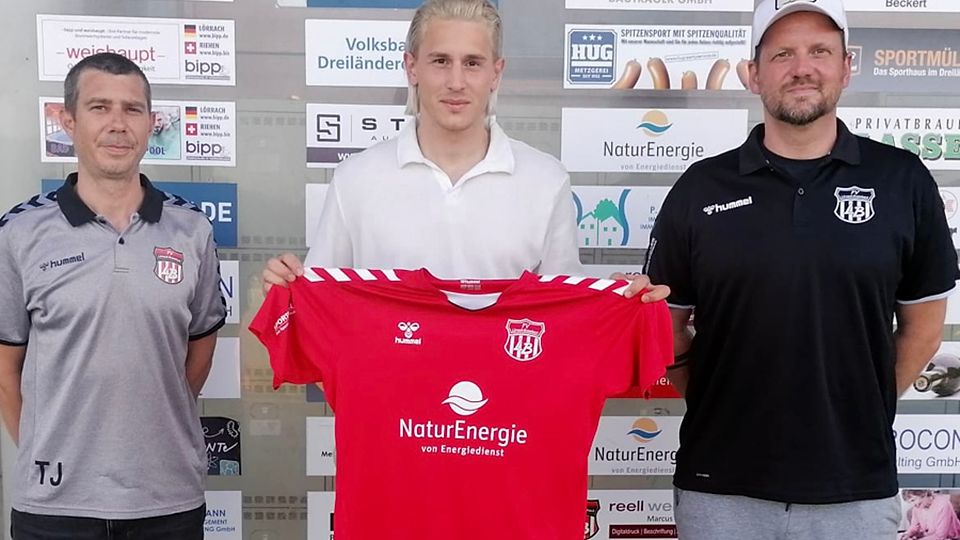 Von links: FVLB-Sportchef Tobias Jehle, Neuzugang Bojan Saponja und Trainer Thorsten Szesniak | Foto: Verein
