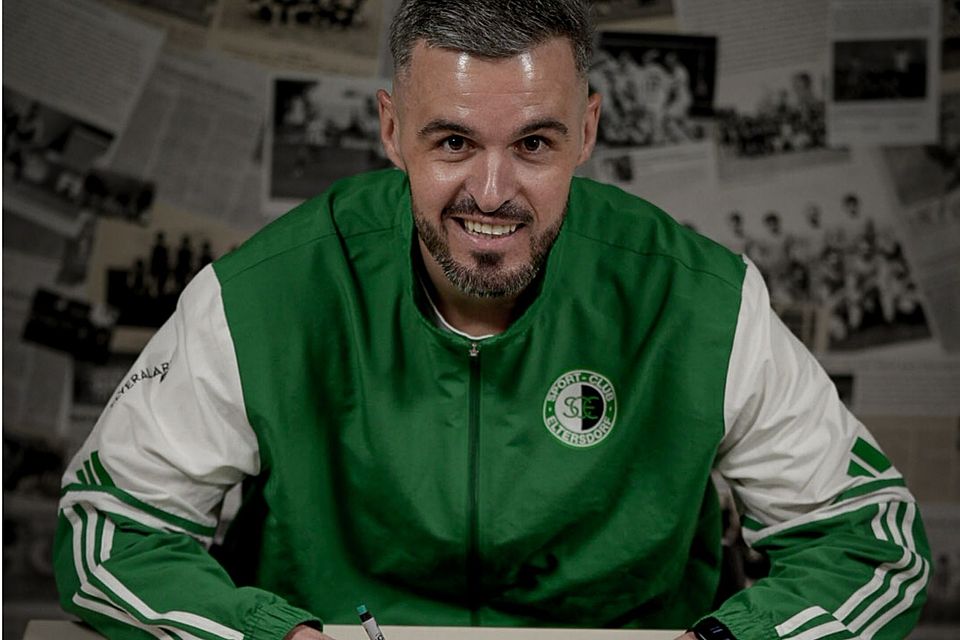 Der Ur-Quecke bei der Unterschrift.