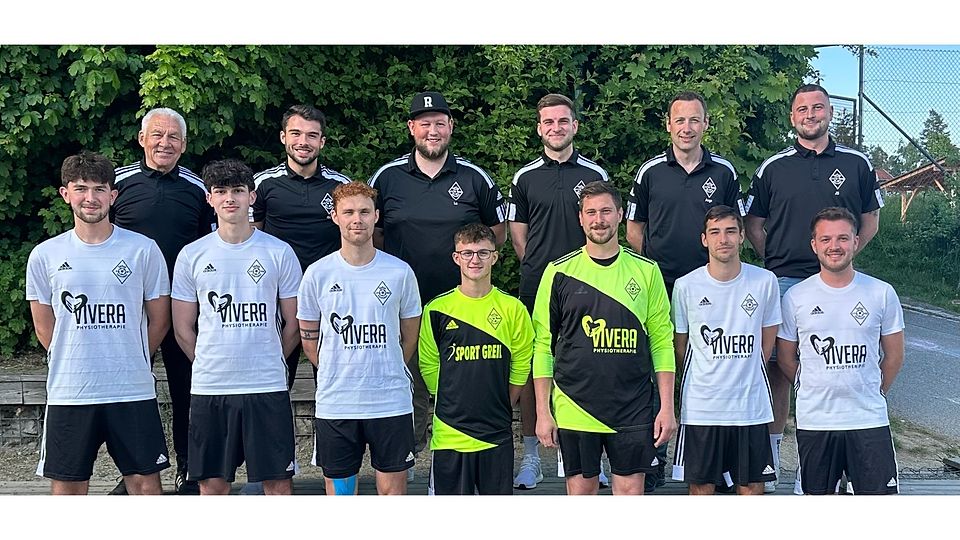 Die Verantwortlichen der SpVgg Patersdorf und ihre Neuzugänge 