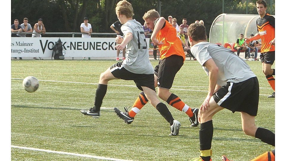 Kehrt nach erfolgreicher Zeit bei der JSG Saiulheim zu seinem Stammclub Jugenheim zurück: Viktor Luff (Mitte) 	Foto: Archiv/Henkel