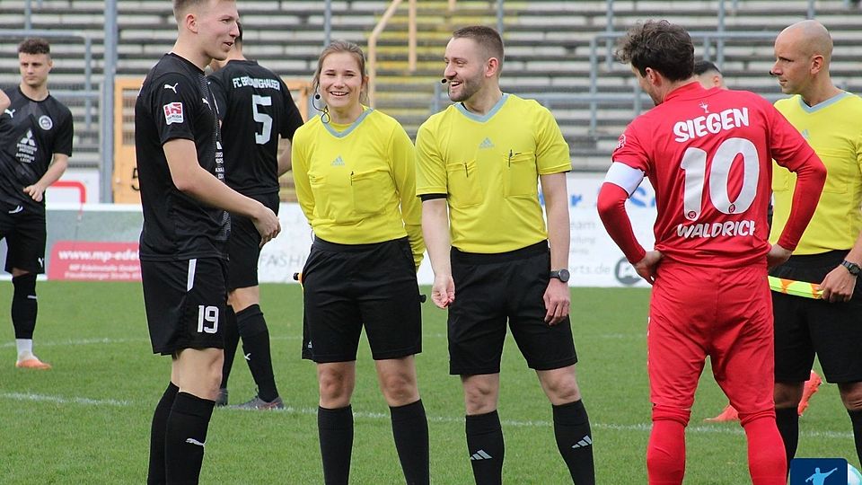 Pascal Wieczorek (links) führte den FC Brünninghausen in der Oberliga-Saison 2023/24 als Kapitän aufs Feld.