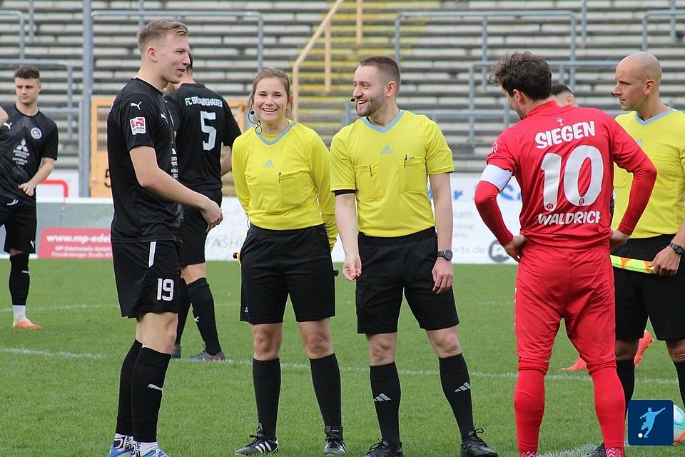 Pascal Wieczorek (links) führte den FC Brünninghausen in der Oberliga-Saison 2023/24 als Kapitän aufs Feld.