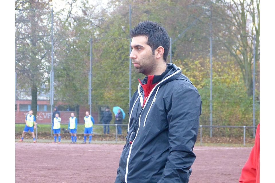 Giesenkirchens Trainer Daniel Saleh.    Foto: Köppen