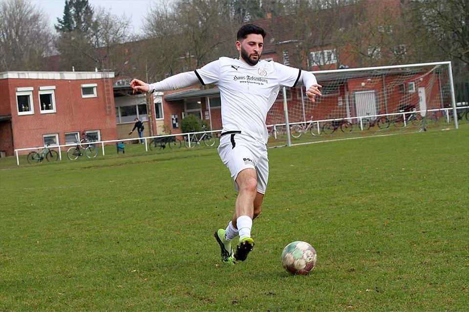 Volkan Töremen (Probsteier SG) mus mit einer Fußverletzung ausgewechselt werden.