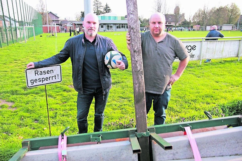 Sie kämpfen schon seit längerem um bessere Fußballplätze: Concordia-Vorsitzender Dirk „Bode“ Springmann (r.) mit Geschäftsführer Marc Freialdenhoven. Das Bild entstand im April. Sie kämpfen schon seit längerem um bessere Fußballplätze: Concordia-Vorsitzender Dirk „Bode“ Springmann (r.) mit Geschäftsführer Marc Freialdenhoven. Das Bild entstand im April.