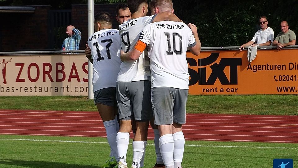 Der VfB jubelt gegen Wesel