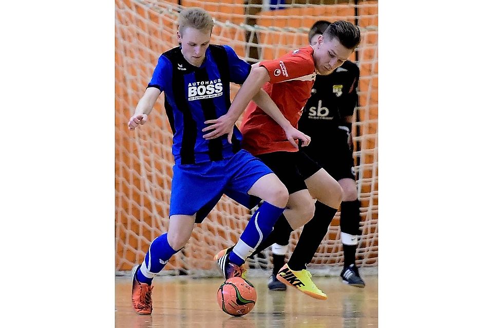 Bisher wurde im Bezirk nur bei den Junioren und Frauen nach Futsal-Regeln gespielt. Foto: Moschkon