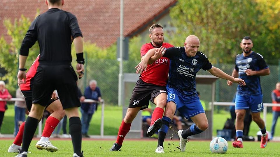 Rene Wiederspahn (links) schwebt mit Aufsteiger TV Idstein auf Wolke sieben, Ex-Profi Alf Mintzel durchlebt mit dem TGSV Holzhausen eine schwierige Phase.	Foto: Jörg Halisch
