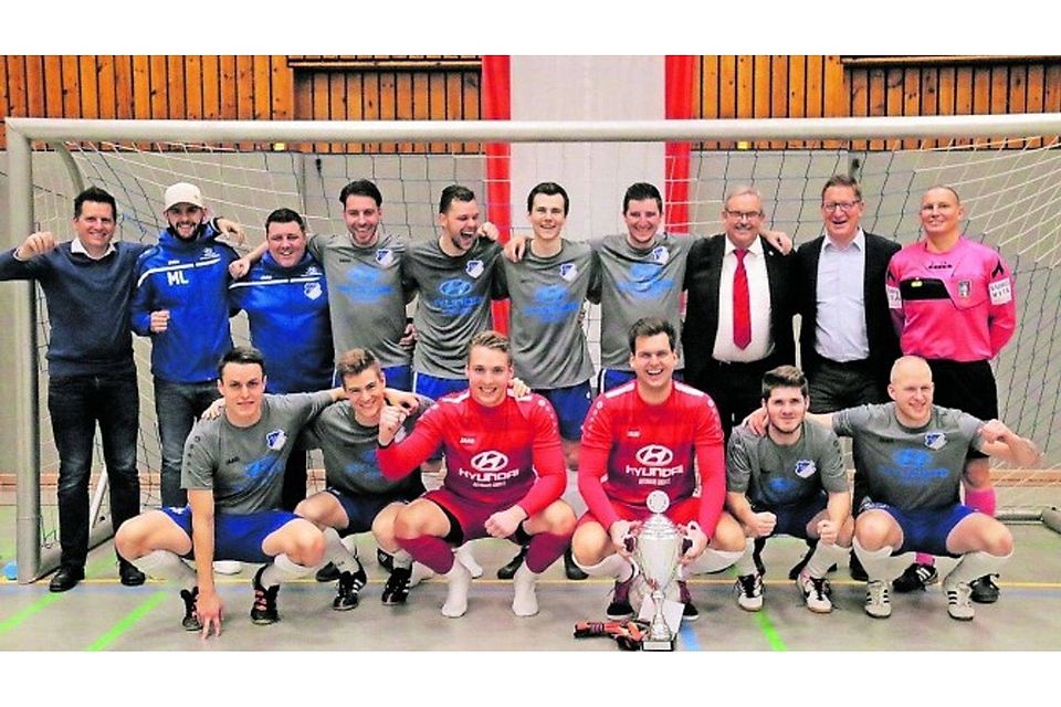 Neuer Hallenfußball-Stadtmeister in Heinsberg wurde bei der 42. Ausspielung der FC Union Schafhausen, das Team gewann ein rassiges Finale gegen FC Randerath-Porselen mit 4:1. Foto: agsb