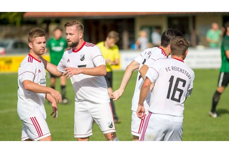 Der FC Reichstorf um Spielertrainer Almedin Ljutic darf sich im Winter erneut über Verstärkung freuen. F: Müller