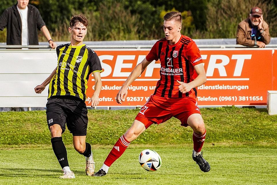 Maximilian Hiltl (rechts) streift sich ab Sommer das Trikot des SC Luhe-Wildenau über.