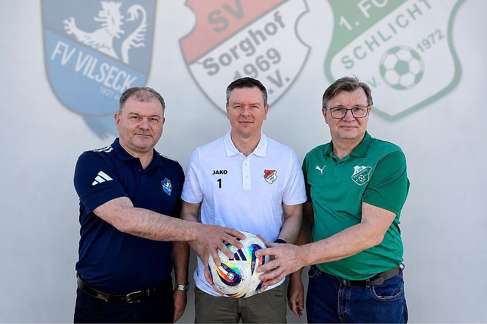 Die 1. Vorsitzenden (von links) Oliver Piehler vom FV Vilseck, Dominik Fischer vom SV Sorghof und Stefan Weiß vom 1. FC Schlicht. Die 1. Vorsitzenden (von links) Oliver Piehler vom FV Vilseck, Dominik Fischer vom SV Sorghof und Stefan Weiß vom 1. FC Schlicht.