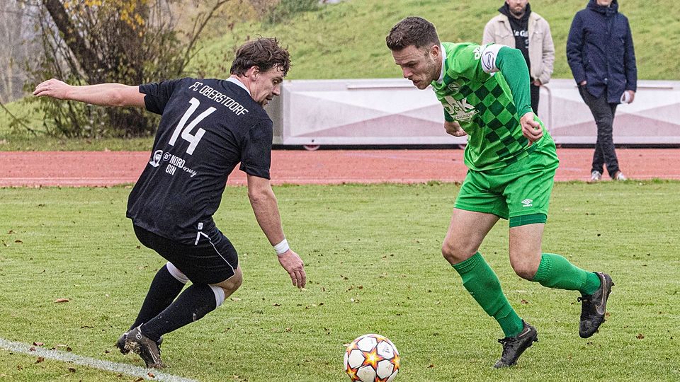 Als Stürmer lief Nicolas Reggel (links) zuletzt im November 2022 für den FC Oberstdorf auf, in der Frühjahrsrunde soll er die Oberallgäuer als Chefcoach zum Klassenerhalt führen.