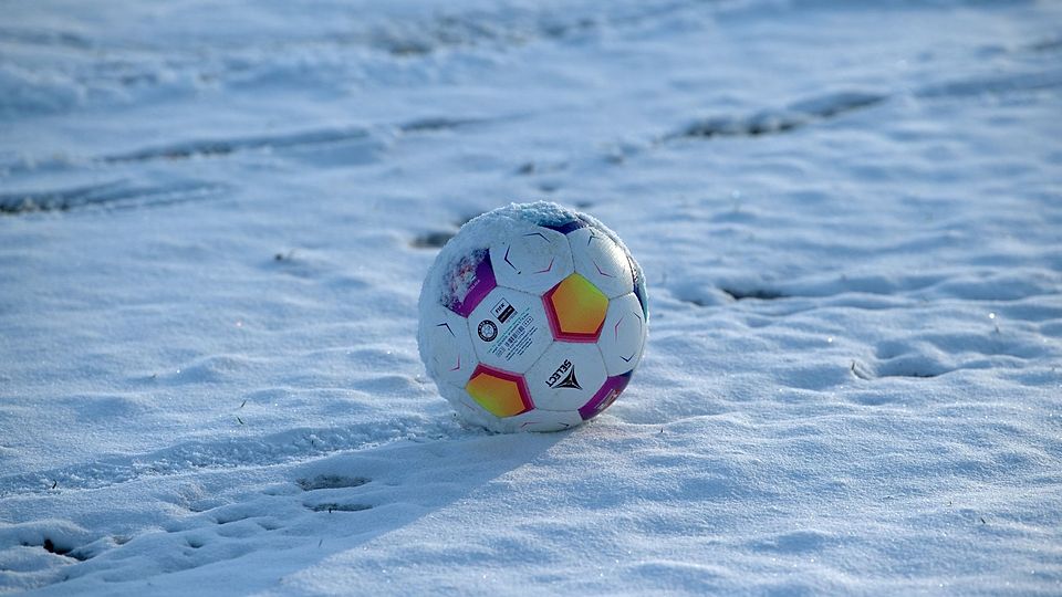 Schnee, Eis, Glätte...der Ball muss an diesem Wochenende ruhen.